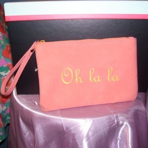 📦 OH OH LA LA melon color clutch/wristlet w/ gold lettering never - Picture 4 of 8